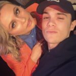 Mitsou Gélinas Instagram – À qui le p’tit cœur après 9h? Est-ce à moi? Est-ce à toi? @lennikim est venu se divertir à la création du nouveau podcast de @trannawintour, juste avant de sauter dans un nouveau rôle…