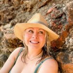 Mitsou Gélinas Instagram - Comment retoucher son maquillage sans nuire à sa protection solaire? Pour lire nos astuces et découvrir nos produits chouchous, cliquez sur le lien dans ma bio ou rendez-vous directement sur MitsouMagazine.com!