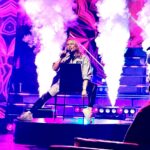 Mitsou Gélinas Instagram - Je me suis réveillée hier en pensant: il me faut la chaise pour chanter Dis moi pour @sebbenoit72 ! Malgré que l’accessoire soit stationnaire, il nous a transporté dans une autre galaxie 💫Merci à @endirectdelunivers d’avoir changé la mise en scène à la dernière minute!