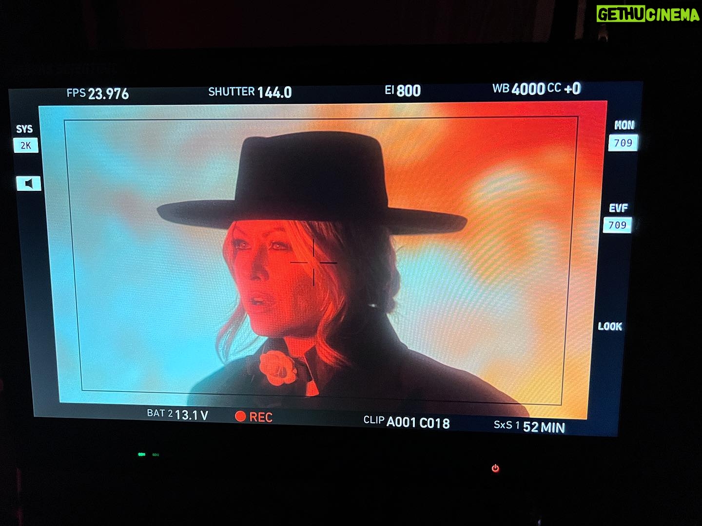 Mitsou Gélinas Instagram - ❤️🔥 CowGirl > clip de Laurence Nerbonne qui a été tourné @ Grandé Studios #MitsouGelines 👀