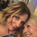 Mitsou Gélinas Instagram - Qui a besoin de soleil ici? Mon amie @heidihollinger lançait la semaine dernière la 2e édition de son livre 300 raisons d’aimer La Havane lors d’une nuit aussi chaleureuse que Montréal peut le permettre en janvier, au @cafevascodagama. Que ça fait du bien de danser un peu, tout en rêvant de retourner à Cuba 🇨🇺