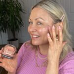 Mitsou Gélinas Instagram – Il y a des jours où l’on a juste besoin d’un petit « Rosy glow » la crème Âge Perfect Rosy par @lorealparis 
#ageperfect #lorealparis #ad