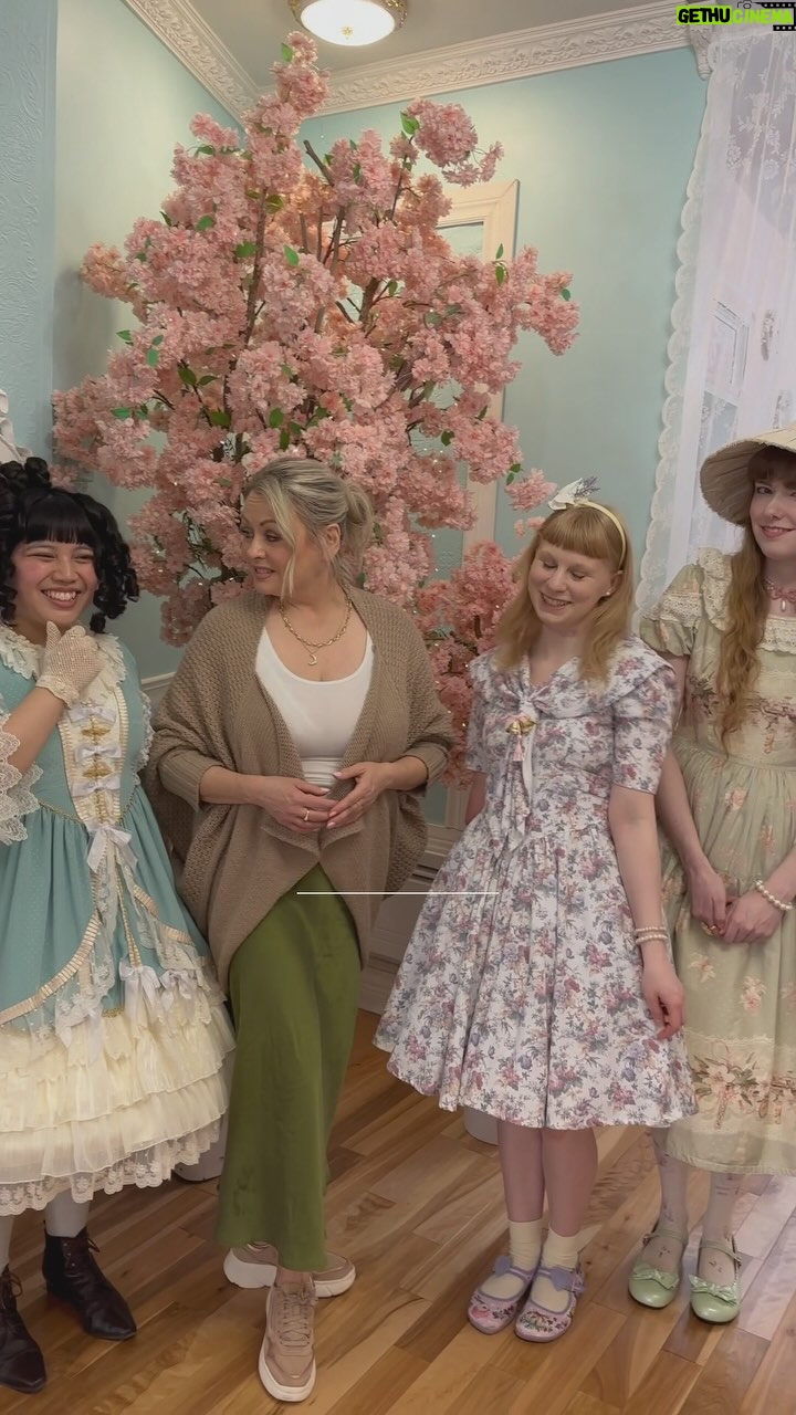 Mitsou Gélinas Instagram - Si jamais té pas ben, on connait des places pour prendre le thé qui vont te remonter! Cliquez dans la bio pour les découvrir sur @mitsoumagazine #teatime #heureduthé #montreal
