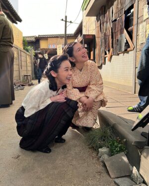 Miu Tomita Instagram - #ブギウギ @asadora_bk_nhk 
スズ子さんの、趣里ちゃんの、
出逢い別れの尊い時間にいっぱいお供できて幸せでした。
私の大好きな小夜ちゃん…
どうかそのままで、らしく生きてね。
グッドラック！グッバイ！