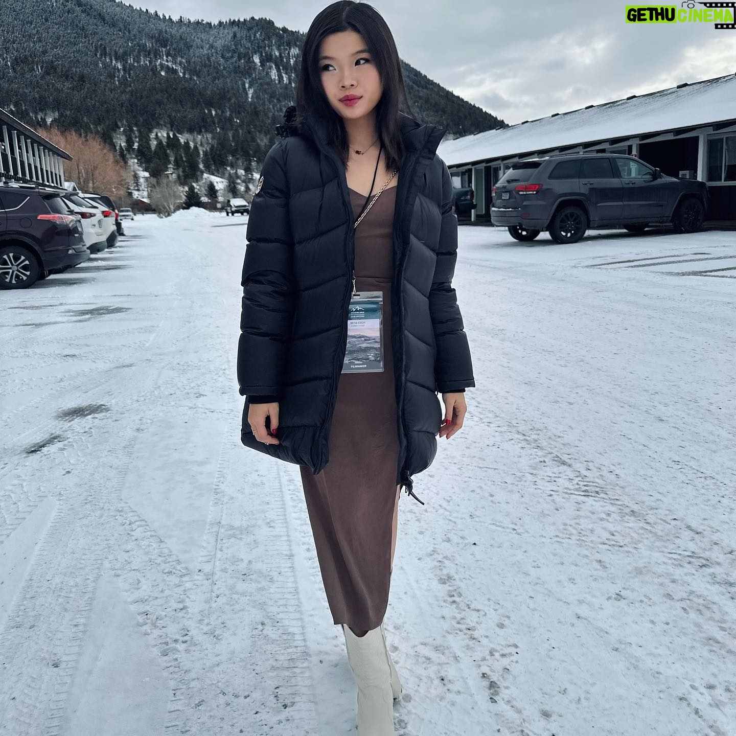 Miya Cech Instagram - @jacksonholefilmfest wyoming in 9 slides ❄️. thank u for such an amazing weekend surrounded by so much talent and kindness! 🎬