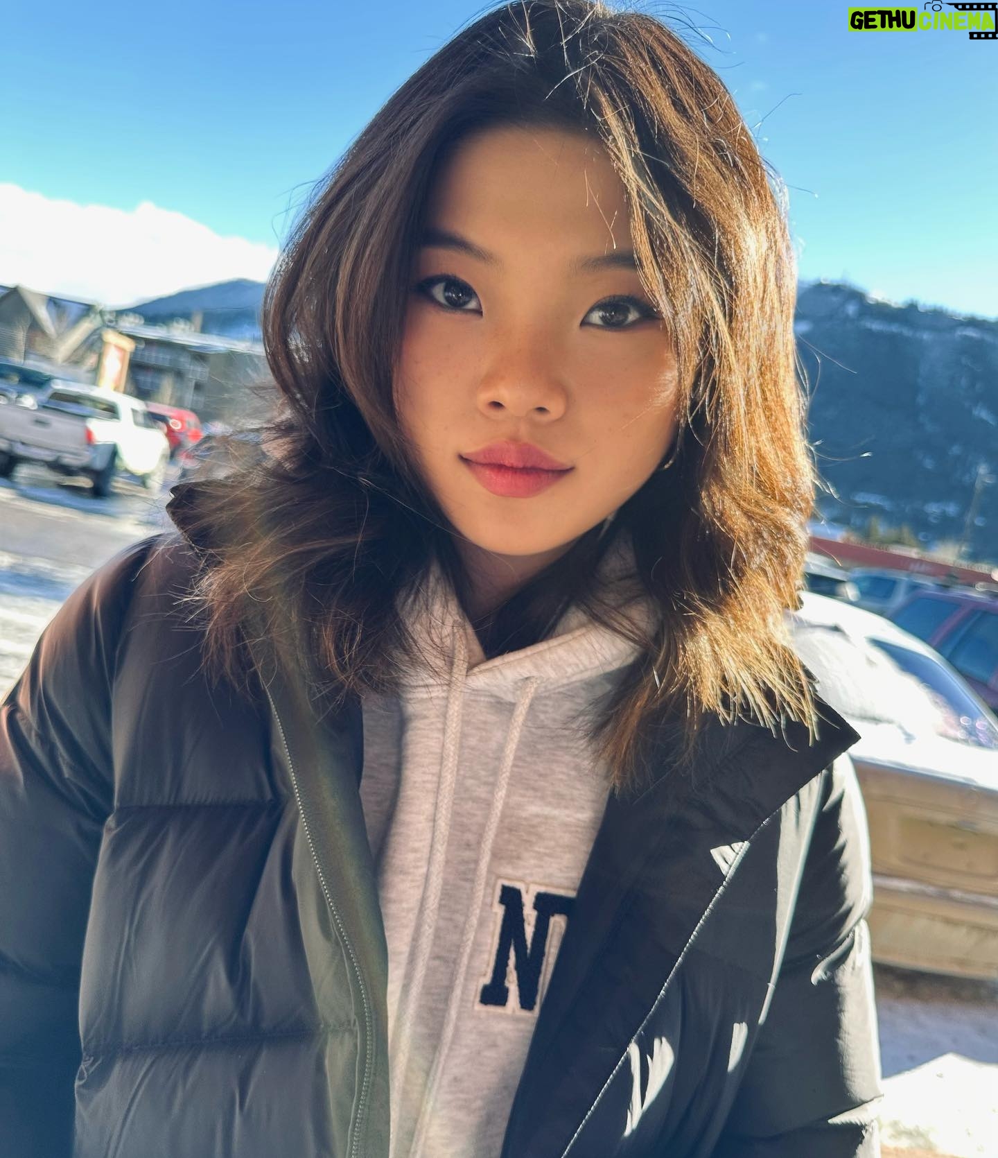 Miya Cech Instagram - thank u @triplefatgoose for keeping me warm on this chilly trip to @jacksonholefilmfest! 🪿❄️