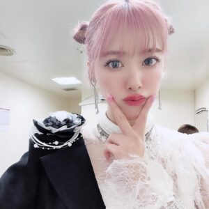 Miyabi Natsuyaki Instagram - AKARI🩵✨

たけ〜かわいすぎ😮‍💨💕
たけファミリーのみんな
今すぐ待ち受けにしてよね💓

次ライブで一緒になるのが
たのしみ😂✨

#竹内朱莉
#MSMW
#横浜　
#🐼　♡