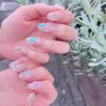 Miyabi Natsuyaki Instagram - 🎀〜new〜🎀 今回のネイルもちゅるっと♡ かわいくしてもらいました💅🏻 ぱっと見た感じ キラキラ〜ちゅるちゅる〜 でもよーく見るといろんなパーツが 付いててかわいいネイルです🩷 hand: @nail69aya san foot: @michika_function san shop: @function_nails Thank you so much. 🎀🙂‍↕️💓