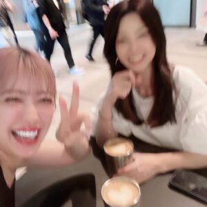 Miyabi Natsuyaki Instagram - ❤️💕❤️💕❤️

聞いて聞いて〜💓
柴田さんと初めて
ランチ行ってきたの𓌉◯𓇋‪ 

ずっと会いたかった先輩o̴̶̷᷄ ̫ o̴̶̷̥᷅💕
話したいことがありすぎて
時間たりませーーーーーん♡🥹

って事で次また会う約束も
してきちゃった🫶🏻
あゆみお姉さまと乾杯できる日が
くるなんて。。
はぁ〜幸せ❤️
（次はお酒で♡🍻）

エプロンしてるあゆみお姉さま
貴重すぎる〜💕
@shibataayumi222 🍈💚

#メロン記念日 
#柴田あゆみ さん♡