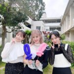 Miyabi Natsuyaki Instagram - 🩵🎀🌈 備前まつりに来てくれた みなさんありがとうございました🌼 みなさんの優しい笑顔と声援が とてもうれしかったです✨✨ 学校って青春って感じでいいよねぇ〜 体育館もそうだけど廊下とか 教室の扉開ける時とかもう全て この感じ懐ぅぅぅぅ〜🥹💕 ってなった♡ 会場はアットホームな空間で すごく好きだったなっ♡☺️ たくさん話しかけてくださったり お子さまたちも楽しんでくれていて うれしかったです💕💕 ライブが終わったあと 近くに来てくれてね お姉さん達すごかったぁ〜👧🏻って💓 可愛すぎ🥹 今日会えたみなさんに またお会いできたらうれしいです💕 ﾋﾞﾀｽｲの2人とも久々の同じステージで すごく楽しかった🫶🏻 また一緒にライブしよ〜💖