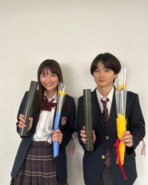 Mizuki Kayashima Instagram - ⁡
「最高の教師」ご覧頂きありがとうございました。
まずは皆様に無事に最終回までお届けできたことにホッとしています。
この作品を見ての解釈や感じ方は人それぞれだと思います。皆さん一人一人の心にちゃんと届いていたら嬉しいです。
⁡
役作りをするにあたって沢山悩みました。プレッシャーや責任感も沢山感じて心が折れそうになったこともありました。でも任せてもらったからにはやらなくちゃいけない、皆さんにとにかく素敵なものを届けたい、その一心でみんなで魂込めてどのシーンも撮影しました。
⁡
主演の松岡さんにはいつも助けていただきました。疲れなんて全く見せず私たちを温かく迎え入れてくださり、お芝居の面では色んな所で引っ張ってもらいました。すごく勉強になる毎日でした。
⁡
監督やスタッフの皆さんは、私たちがお芝居しやすいような環境を全力で作って下さり支えて下さりました。
⁡
そしてキャストのみんなとは悩んだ時や困った時にはお互いに支え合って、みんなから沢山の刺激を貰いました。
⁡
皆さんには本当に感謝しかありません。
ありがとうございました。
⁡
こんなに恵まれた環境の中でお芝居ができたこと、この作品にそして素敵な仲間に出逢えたこと、とても幸せです。
⁡
もっともっと成長できるように頑張ります。