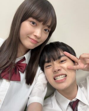 Mizuki Kayashima Instagram - ⁡
「最高の教師」ご覧頂きありがとうございました。
まずは皆様に無事に最終回までお届けできたことにホッとしています。
この作品を見ての解釈や感じ方は人それぞれだと思います。皆さん一人一人の心にちゃんと届いていたら嬉しいです。
⁡
役作りをするにあたって沢山悩みました。プレッシャーや責任感も沢山感じて心が折れそうになったこともありました。でも任せてもらったからにはやらなくちゃいけない、皆さんにとにかく素敵なものを届けたい、その一心でみんなで魂込めてどのシーンも撮影しました。
⁡
主演の松岡さんにはいつも助けていただきました。疲れなんて全く見せず私たちを温かく迎え入れてくださり、お芝居の面では色んな所で引っ張ってもらいました。すごく勉強になる毎日でした。
⁡
監督やスタッフの皆さんは、私たちがお芝居しやすいような環境を全力で作って下さり支えて下さりました。
⁡
そしてキャストのみんなとは悩んだ時や困った時にはお互いに支え合って、みんなから沢山の刺激を貰いました。
⁡
皆さんには本当に感謝しかありません。
ありがとうございました。
⁡
こんなに恵まれた環境の中でお芝居ができたこと、この作品にそして素敵な仲間に出逢えたこと、とても幸せです。
⁡
もっともっと成長できるように頑張ります。