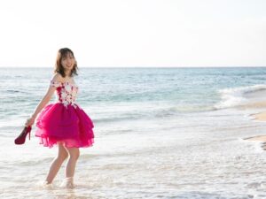 Mizuki Fukumura Instagram - いつもあたたかい応援ありがとうございます。

先程発表になりましたが、来年の秋ツアーをもってモーニング娘。及びハロー！プロジェクトを卒業させていただきます。

ハロプロエッグに加入して15年、そしてモーニング娘。に加入し12年、活動させて頂き
人生の半分をHello!Projectで過ごしてきました。

この活動をしていなければ、今の私はいなかったなと多々思います。
普通では経験できないこと、楽しいこと、大変なこともたくさん経験させていただきました。

私がリーダーとして悩んでいる時に、横で一緒に頑張ってくれた皆がいました。

モーニング娘。はあたたかく輝いているグループです。
私は皆のことが、モーニング娘。が大好きです。
世界一の宝物です。

一生懸命でどこか不安気な姿だった新メンバーも気付けば自分らしさや個性を武器にし、楽しく輝いてる姿を見せてくれています。 
そんな姿を見ていると私も幸せな気持ちになります。
そんなみんなをもっと見たいというのが私の夢でもあります。

メンバーの皆はモーニング娘。として溢れ続ける数々の夢を、これからも叶える為に頑張ってくれると思っています。

卒業後はお休みの期間をいただき、新たなことにも挑戦、勉強し、 今まで学んできたことをなるべく活かせるお仕事をさせていただけたらと思っております。

卒業まで約一年、今までいただいたたくさんの幸せの分もファンの皆さま、グループ、関係者の皆さま、そしてつんく♂さんに 恩返しが出来るよう精一杯活動していきたいと思います。
どうぞ応援お願いいたします。

譜久村聖