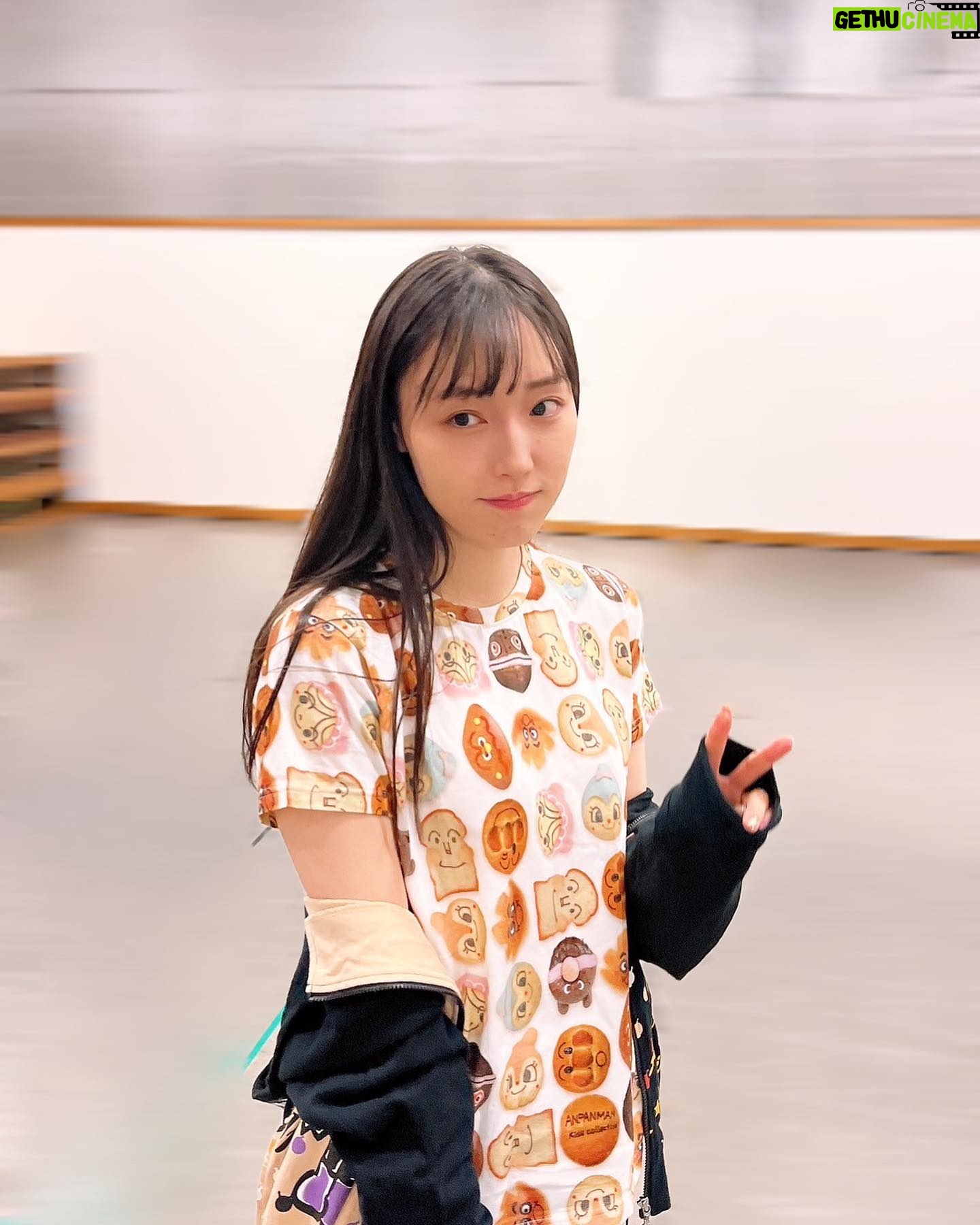 Mizuki Fukumura Instagram - ファミ通さんからいただいたジャムおじさんのパン🥐 ありがとうございます(⚈ ̍̑⚈ ̍̑⚈)♡ と、リハーサルで着たジャムおじさんのパンTシャツ🍞 どっちも美味しそうでしょ~? #アンパンマンミュージアム行きたい #アンパンマンキッズコレクション #アンパンマン #morningmusume23 #モーニング娘 #morningmusume #モーニング娘23 #譜久村聖