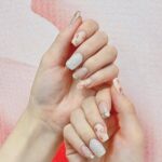 Mizuki Fukumura Instagram - メンバーカラーネイル達成💅🏻★* 卒業までの期間に全員のカラーネイルにしたいなぁと思い、夏頃から地道にやっていました✧︎ ネイルでメンバーの事感じられて、嬉しかったです🤭 ①春さんのミントグリーンと朱琴ちゃんのピュアレッドで17期ネイル❤️💚 ②あゆみんのロイヤルブルーと小田んのラベンダーでだーさくネイル💙💜 ③横のゴールドイエロー、北のシーブルー、ほまのデイジー、めいのブライトグリーン、らいりーのミルクティーで13.15.16期ネイル🧡🩵💛💚🤎 ④えりの黄緑、のなかのパープル、まりあのピンク、あかねちんのオレンジでえりと12期ネイル～💚💜🩷🧡 ⑤聖の恋ぴんくネイルもちゃっかり🩷 ちなみにだーさくネイルは小田んがやってくれました🥰 #morningmusume23 #モーニング娘 #morningmusume #モーニング娘23 #譜久村聖 #メンバーカラーネイル #ネイル