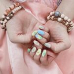 Mizuki Fukumura Instagram - メンバーカラーネイル達成💅🏻★* 卒業までの期間に全員のカラーネイルにしたいなぁと思い、夏頃から地道にやっていました✧︎ ネイルでメンバーの事感じられて、嬉しかったです🤭 ①春さんのミントグリーンと朱琴ちゃんのピュアレッドで17期ネイル❤️💚 ②あゆみんのロイヤルブルーと小田んのラベンダーでだーさくネイル💙💜 ③横のゴールドイエロー、北のシーブルー、ほまのデイジー、めいのブライトグリーン、らいりーのミルクティーで13.15.16期ネイル🧡🩵💛💚🤎 ④えりの黄緑、のなかのパープル、まりあのピンク、あかねちんのオレンジでえりと12期ネイル～💚💜🩷🧡 ⑤聖の恋ぴんくネイルもちゃっかり🩷 ちなみにだーさくネイルは小田んがやってくれました🥰 #morningmusume23 #モーニング娘 #morningmusume #モーニング娘23 #譜久村聖 #メンバーカラーネイル #ネイル