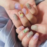 Mizuki Fukumura Instagram - メンバーカラーネイル達成💅🏻★* 卒業までの期間に全員のカラーネイルにしたいなぁと思い、夏頃から地道にやっていました✧︎ ネイルでメンバーの事感じられて、嬉しかったです🤭 ①春さんのミントグリーンと朱琴ちゃんのピュアレッドで17期ネイル❤️💚 ②あゆみんのロイヤルブルーと小田んのラベンダーでだーさくネイル💙💜 ③横のゴールドイエロー、北のシーブルー、ほまのデイジー、めいのブライトグリーン、らいりーのミルクティーで13.15.16期ネイル🧡🩵💛💚🤎 ④えりの黄緑、のなかのパープル、まりあのピンク、あかねちんのオレンジでえりと12期ネイル～💚💜🩷🧡 ⑤聖の恋ぴんくネイルもちゃっかり🩷 ちなみにだーさくネイルは小田んがやってくれました🥰 #morningmusume23 #モーニング娘 #morningmusume #モーニング娘23 #譜久村聖 #メンバーカラーネイル #ネイル
