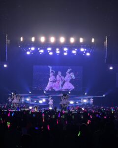 Mizuki Fukumura Instagram - モーニング娘。コンサートツアー秋〜聖域〜 譜久村聖卒業スペシャル！ が終了しました💐 9月から始まったこのコンサート どの瞬間を切り取っても楽しい思い出ばかりで 笑顔の皆さんの顔を メンバーの顔を思い出します☺️✨ この先もそうやって思い出す度に笑顔になれるんだろうな〜 ソロでお届けした楽曲は、私がどんな時も支えられてきた大好きな楽曲「I WISH」を歌いました♪ モーニング娘。で沢山 笑ったり泣いたりしてきました どの思いにもちゃんと意味があって 感情とぶつかる度に私たちは成長出来ていました そして最後まで笑顔で歌いきることが出来たのは