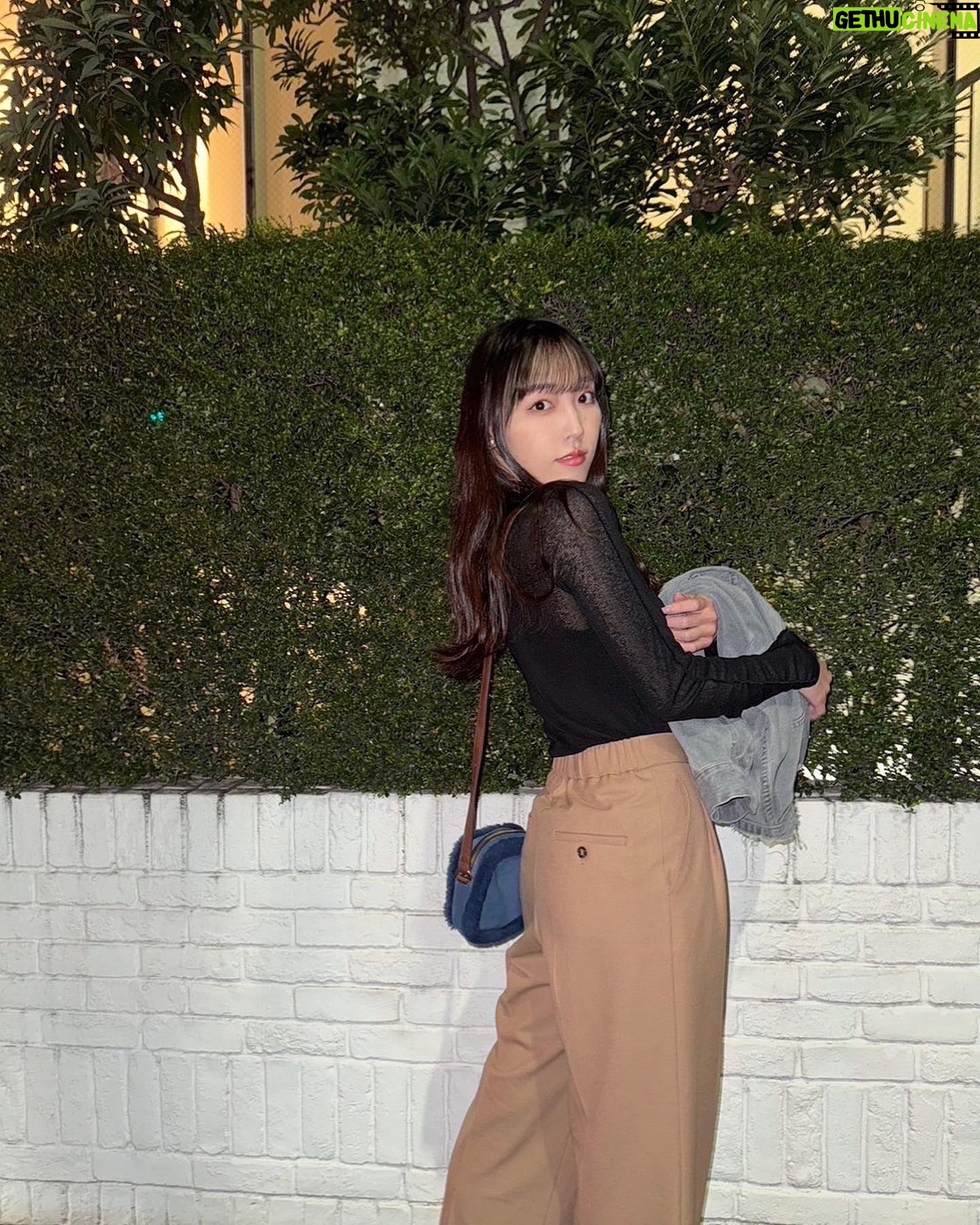 Mizuki Fukumura Instagram - @risako_sugaya さん × @beautyandyouth_official さん コラボアイテム #菅谷梨沙子 さんからプレゼントしていただきました😭✨ ベージュのパンツスタイルの菅谷さんが可愛すぎたので私もこの色に🥨 インスタを拝見させていただきながら可愛さに悶えるのは日常でしたが、インスタライブでお話してる姿を見たらそれはもう可愛くて可愛くて……♡ ありがとうございますという感じです…! 着心地も最高ですし履いてるだけで幸せになれるパンツ!! 私は160cm前半の女で丈感もピッタリ目なXSのサイズにしました。 この冬菅谷さんみたいにニットやシンプルオシャレに着れたらいいな~🤎 #BEAUTYANDYOUTH #コラボパンツ #ビューティーアンドユース #morningmusume23 #モーニング娘 #morningmusume #モーニング娘23 #譜久村聖 #パンツスタイル #冬服 #ベリオタコーデ #しふくむら