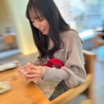 Mizuki Fukumura Instagram - お誕生日をお祝いしていただきましたぁぁ✩✩✩ 幸せ過ぎて顔がずっと こんなんでした( ´˘` )❁ 石川さん、高橋さんと 横アリや年末年始の話や他愛もない話をしながら美味しい和食をいただきました🪭 素敵な先輩方過ぎます、、、✨ 本当にいつもありがとうございます😭 11月28日もよろしくお願いいたします！！ #石川梨華 さん #高橋愛 さん #譜久村聖 #4期5期9期 #morningmusume23 #モーニング娘 #morningmusume #モーニング娘23 #ランチ