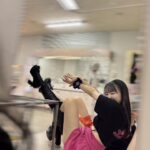Mizuki Fukumura Instagram - ひゃ〜鹿児島でのLIVE終わりました〜🎤 ライブ終わりにお茶を一気のみ🍵‎⸒⸒ 疲れて寝転がったのに 5分後にはふざけてた🤣 明日は福岡でコンサート！ 当日券もあるよ〜 ぜひ来てね💚 #morningmusume23 #モーニング娘 #morningmusume #モーニング娘23 #譜久村聖 #羽賀朱音 #ライブ後のあかねちん熱い #鹿児島 #ありがとう #福岡 #たのしみずき
