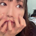 Mizuki Fukumura Instagram - ひゃ〜鹿児島でのLIVE終わりました〜🎤 ライブ終わりにお茶を一気のみ🍵‎⸒⸒ 疲れて寝転がったのに 5分後にはふざけてた🤣 明日は福岡でコンサート！ 当日券もあるよ〜 ぜひ来てね💚 #morningmusume23 #モーニング娘 #morningmusume #モーニング娘23 #譜久村聖 #羽賀朱音 #ライブ後のあかねちん熱い #鹿児島 #ありがとう #福岡 #たのしみずき