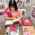 Mizuki Fukumura Instagram - 皆さんからのバースデーメッセージ、卒業メッセージ受け取りました🎁 素敵な言葉やイラスト 手作りも沢山！ 本当にありがとうございます♡ 一つ一つゆっくり読ませていただきますね💌  ̖́-‬ #ハロショ #ハローショップ #秋葉原店 #大阪店 #名古屋店 #morningmusume23 #モーニング娘 #morningmusume #モーニング娘23 #譜久村聖