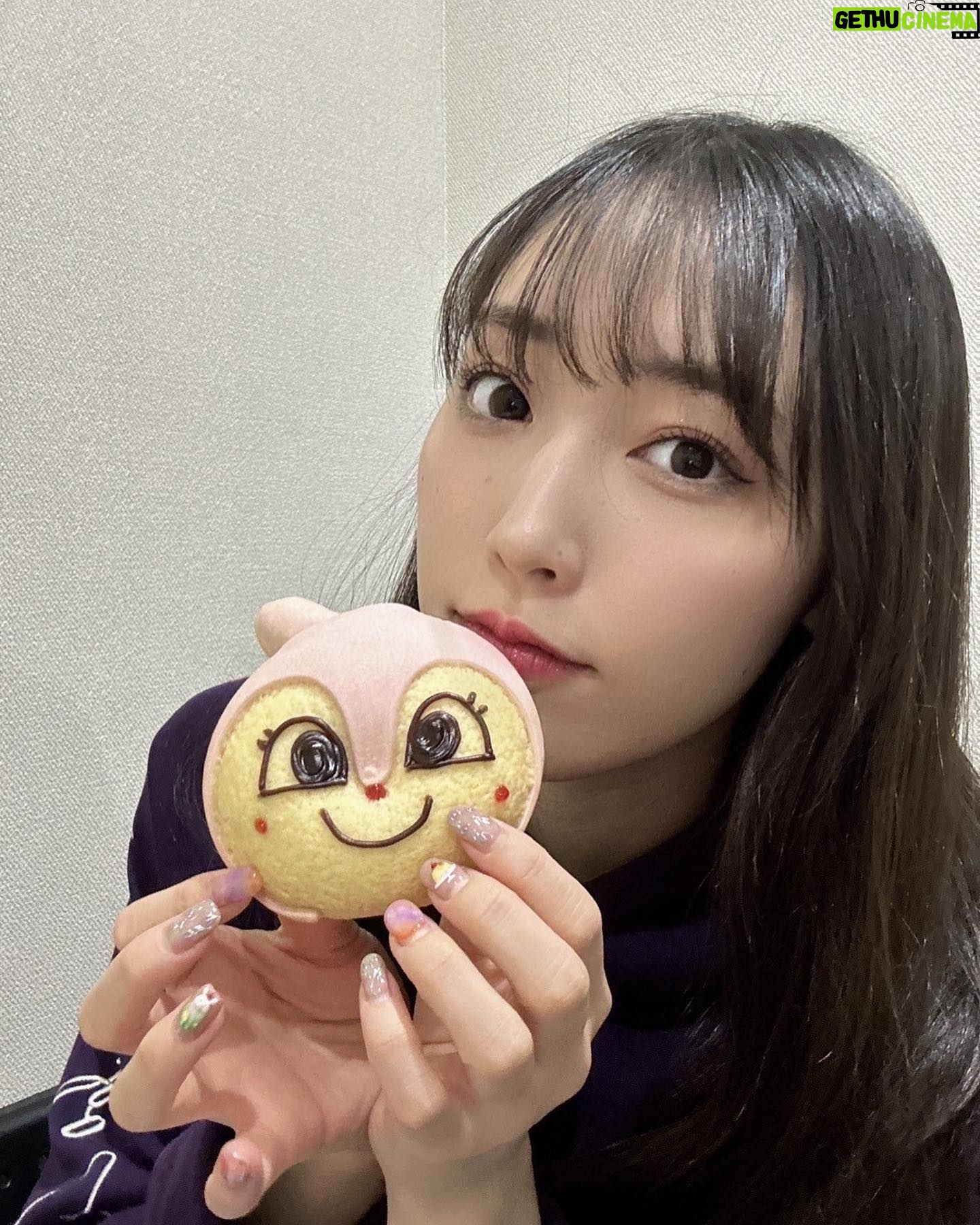 Mizuki Fukumura Instagram - ファミ通さんからいただいたジャムおじさんのパン🥐 ありがとうございます(⚈ ̍̑⚈ ̍̑⚈)♡ と、リハーサルで着たジャムおじさんのパンTシャツ🍞 どっちも美味しそうでしょ~? #アンパンマンミュージアム行きたい #アンパンマンキッズコレクション #アンパンマン #morningmusume23 #モーニング娘 #morningmusume #モーニング娘23 #譜久村聖