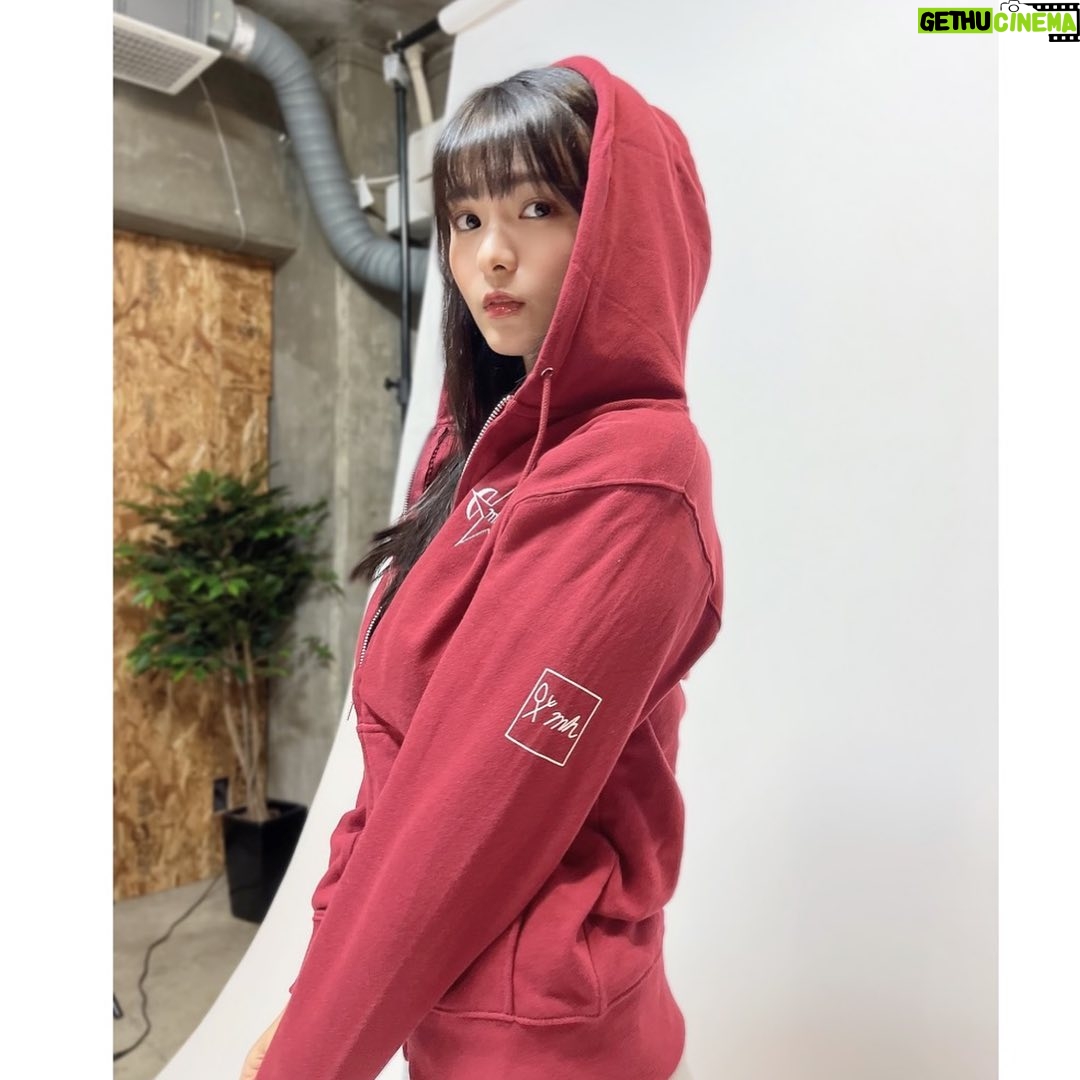 Mizuki Hoshina Instagram - LIVERTINE AGEコラボ第三弾💕(@livertine_age ) 普段使いできるシンプルなデザイン✨ Tシャツ&パーカー着回し力抜群です! 本日受注開始👕 (受注期間2022/10/24〜12/9) https://livertineage.jp/SHOP/201892/230746/list.html (URLはハイライトから💫) 前回や前々回、私のイベントに着て来られる方も多かったので嬉しかったなぁ✨ 生地もしっかりしてるので冬はインナーとしても活躍します! 何色にする?😋