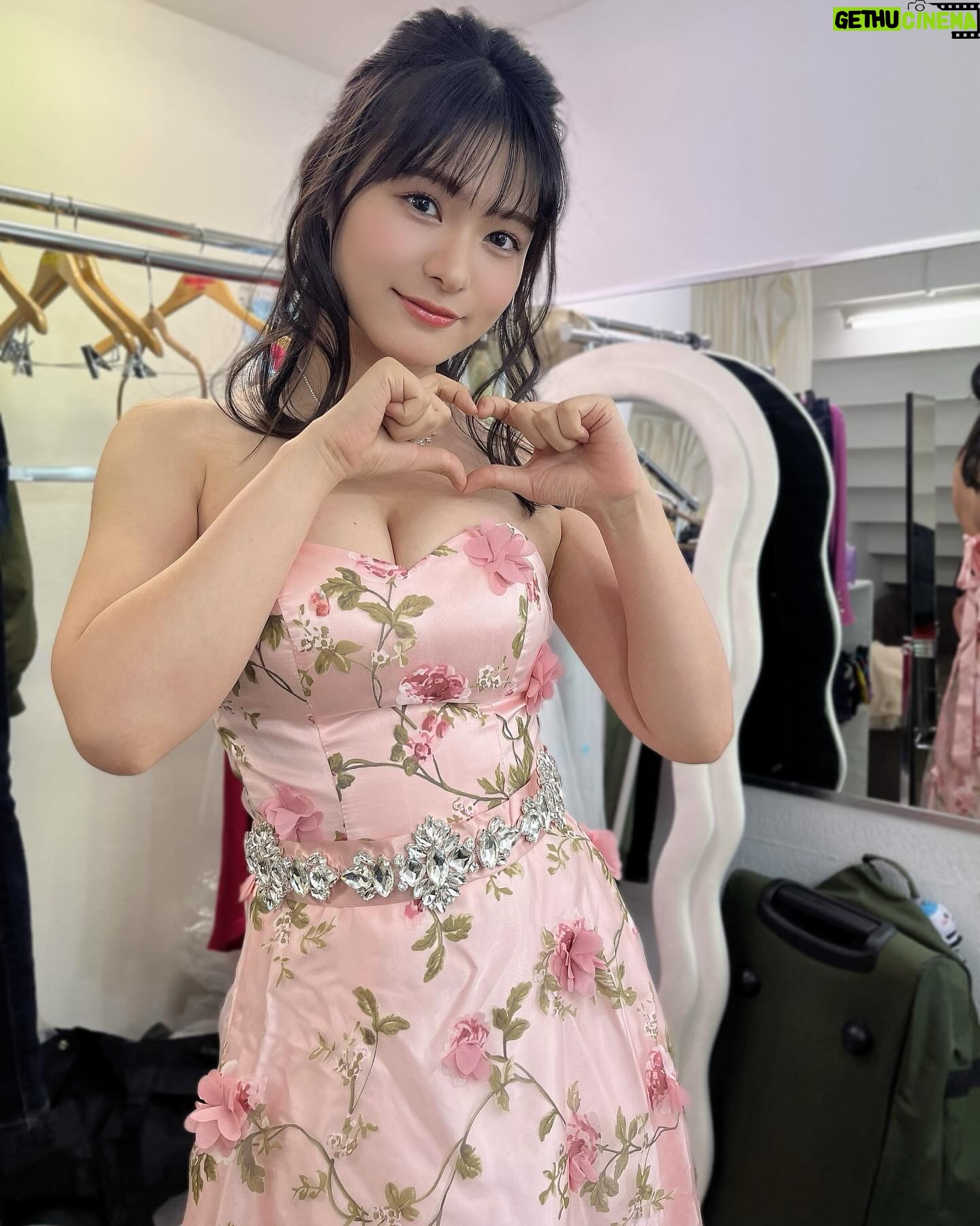 Mizuki Hoshina Instagram - 2024/3/26発売アサヒ芸能表紙🌸 春ドレス🌸🩷 #dress