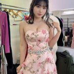 Mizuki Hoshina Instagram - 2024/3/26発売アサヒ芸能表紙🌸 春ドレス🌸🩷 #dress