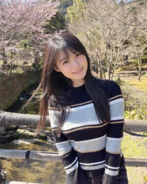 Mizuki Hoshina Instagram - はじめての鹿児島県🌸
#仙巌園 からの#桜島 ⛰

桜と梅が満開🥰
もうすぐ春です🌸