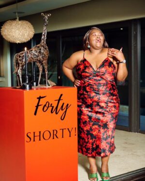 Mmabatho Montsho Instagram - Wrapping Libra Season celebrations 🎈Thank you to my family for a beautiful and unexpected “surprise” dinner party, and a memorable time together ❤️🖤❤️🖤
(P.S. Thanks all for the wishes. My bday was last week 🙏🏾)