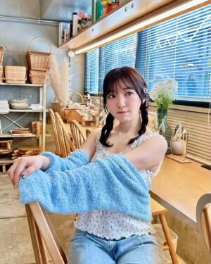 Moe Toyota Instagram - 🤍🩵

三つ編みしてたのに片方取れてた🥲🥲

#もえしふく