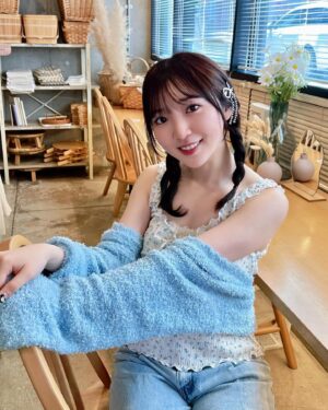 Moe Toyota Instagram - 🤍🩵

三つ編みしてたのに片方取れてた🥲🥲

#もえしふく