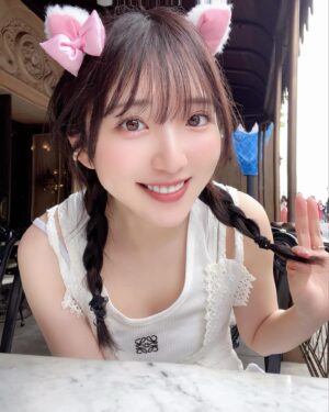 Moe Toyota Instagram - 🤍🎀

最近三つ編みブームなのです

#ディズニーシー
#曇りでもノースリーブ