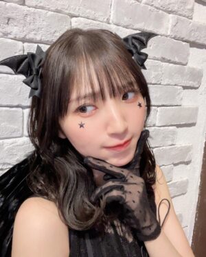 Moe Toyota Instagram - 3月も花粉がしんどいけど
健やかに息していこうね☺️

小悪魔verのグッズもあるよ👿
どっちがすき？👼👿

#もえしばーすでー2024