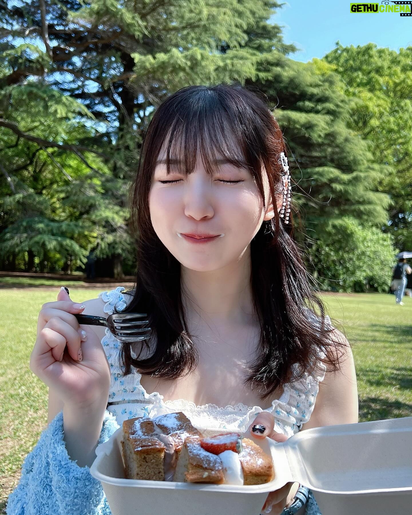 Moe Toyota - 10.1K Likes - 🤍🩵
ピクニック🧺
めちゃ天気良かった🥺✨
お手本のように口にクリームついた🤝🏻笑
私はお仕事したり
ピクニックしたり
お友達と神社巡りしたり
してGW過ごしてるよ🙂↕️🤝🏻
明日は『若きウェルテルの悩み』
朗読劇だよ〜👀遊びにきてね!
#ピクニック
#新宿御苑