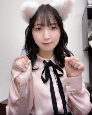 Moe Toyota Instagram - これは、まちゃん（Machico)の番組に遊び行った時
説明なく当たり前のように置いてあった猫耳です🐱🔔

#猫の日
#あそつく今日だよ🫰🏻