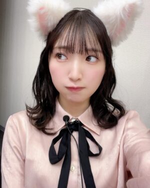 Moe Toyota Instagram - これは、まちゃん（Machico)の番組に遊び行った時
説明なく当たり前のように置いてあった猫耳です🐱🔔

#猫の日
#あそつく今日だよ🫰🏻