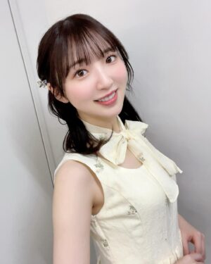 Moe Toyota Instagram - 💛💛💚💚

先日のユーフォ先行上映会の豊田です！

今年も周りの誰よりもはやくノースリーブを
着てる気がする✌🏻笑

早くもっと暖かくなって欲しいけど花粉も
しんどいね🥲🥲🥲🥲

#響けユーフォニアム3