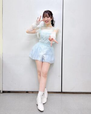 Moe Toyota Instagram - 🪽🩵🤍

夜の部の衣装です🎀

夜はがっつりLIVEでした🎤
ここまでがっつりLIVEは久々だったので
緊張した🥲🥲
でも最高に楽しくて本当にやってよかった！
ライブ大好きなの思い出した🥺！

みんなの笑顔たくさん見られてハッピーでした☺️
これからもよろしくね🤍

#もえしばーすでー2024