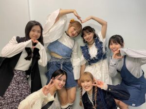 Moe Kamikokuryo Instagram - ⁡
⁡
〜RIKAMIKO Ⅱ〜
⁡
お越しいただきありがとうございました💖
どちらの公演も楽しすぎましたね。😂
またいつかできますように✨
⁡
4枚目と5枚目は大好きなメンバーとたいせいさん😂💖
⁡
⁡
⁡
⁡
🌷衣装🌷
⁡
・デニムベスト
HOUGA  @_houga_
・ピアス、イヤリング、リング
loni  @loni_jewelry_
⁡
スタイリング
@harumiakane 🪐💕