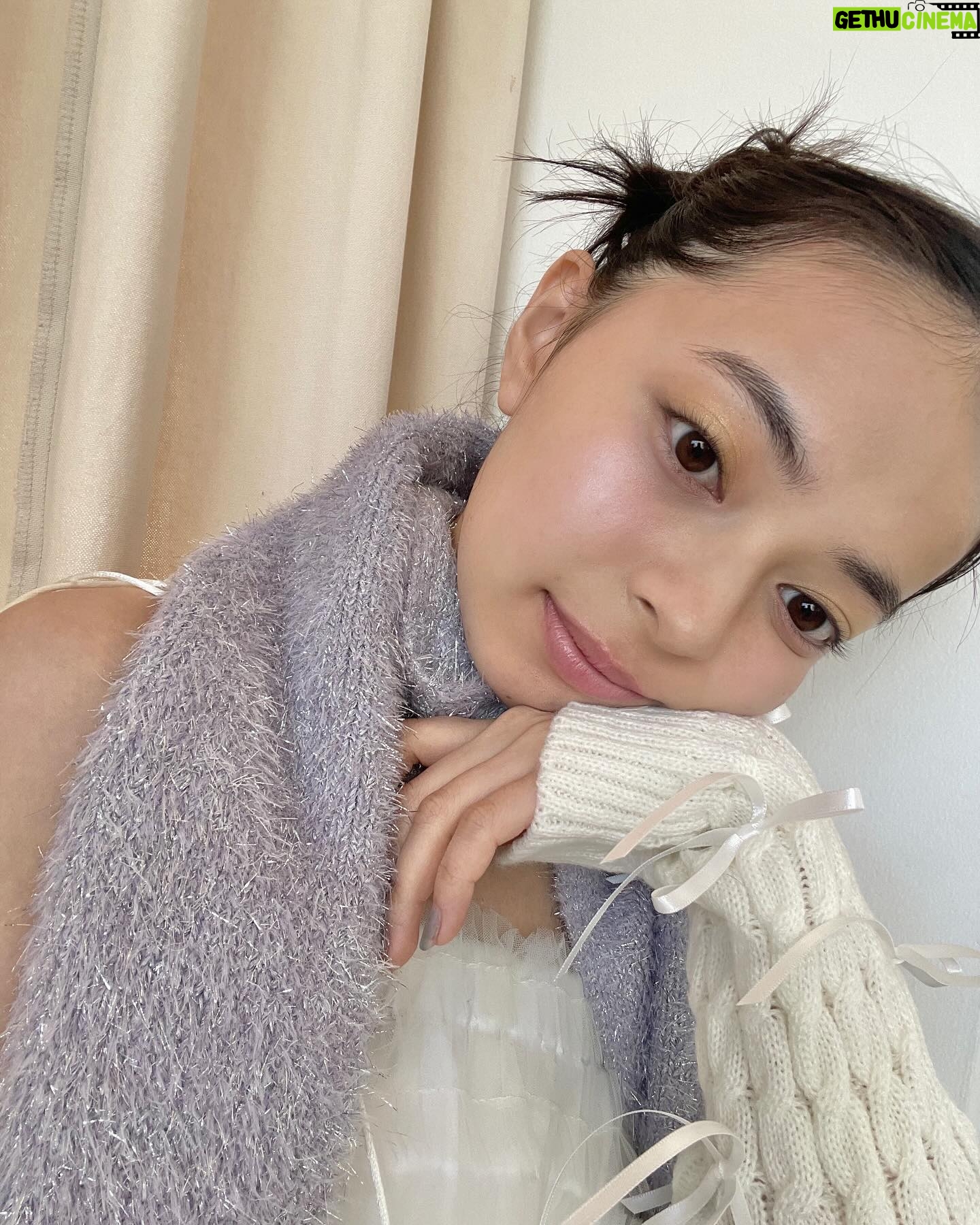 Moe Kamikokuryo Instagram - mini 3月号発売中です🌸 『上國料萌衣(アンジュルム)がお手本 キラキラメイクVSパステルメイク3本勝負!』 のページです🌷 キラキラもパステルも可愛すぎるのでぜひチェックしてください😌 #mini #mini3月号