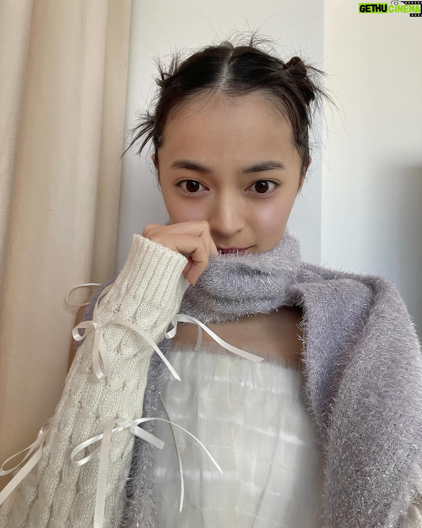 Moe Kamikokuryo Instagram - mini 3月号発売中です🌸 『上國料萌衣(アンジュルム)がお手本 キラキラメイクVSパステルメイク3本勝負!』 のページです🌷 キラキラもパステルも可愛すぎるのでぜひチェックしてください😌 #mini #mini3月号