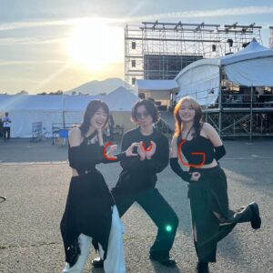 Moeka Shiotsuka Instagram - CHAGU CHAGU ROCK FESTIVAL 2024 🐎
第一回の誕生日ｵﾒﾃﾞﾄｳ ✴︎

チャグは、鈴の音のことだそうですが
チャグって言葉を発音するのが
とにかく大好きになってしまったわたしたち

今日のチャグドラムはタイキさん　@taiki_matsuura ☆彡
新幹線のなかで、チャグバージョンのセトリをつくったそうです

たのしかった😌👋
（　アミノバイタルかわちさんの、同僚の方にお会いできたのは、#オーバーザサン 互助会員としてはアツかった　）

みてくれたみんな、ありがとう

#チャグロック