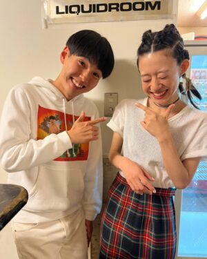 Moeka Shiotsuka Instagram - OOOYY @oooyy_hair 20th anniversary !!
髪型も、衣装も可愛くしてもらった

dodoさんといっぱい話せたのも、嬉しかったです😉

hm @nakazonomami 
hm assistant @miuyuishimaru 
st　@nicovovivav