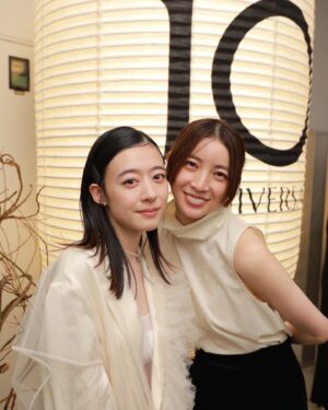 Moeka Shiotsuka Instagram - TODAYFUL 10周年パーティー、うたいました。
かわいい衣装、れいかさんスタイリングでした。

れいかさんが、始まる前に、
うまくいくかなあ、とかじゃなく
「みんなよろこんでくれるかな」
と呟いていて、かっこいいひとだな
とおもいました。

おめでとうございます✴︎

メイクは神　@kikamkn 
photo by @wataru__fukaya ♡♡♡（一年越しに撮ってもらえて嬉しかった♡）