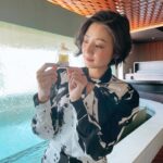 Moemi Katayama Instagram - 🍀 この間の #映画マッチング 舞台挨拶 にて #土屋太鳳 さんからいただいた 四葉のクローバーのお守り いつも周りの方を大切にしていらっしゃる そのお心遣いに感激しています そして太鳳さんからもらったよーって自慢🫶笑 ちなみに 4枚目の写真は 映画マッチングの中で 少し？映ってるかな？（どうだったかな？） ポスターなのですが。 先着7組様 かなりお得に結婚式が挙げられることに...?!?!?! なんという太っ腹な我が職場😂 スタッフさんも遊び心満載 色々なところに注目して 映画を観てもらえたら嬉しいです💐💐💐