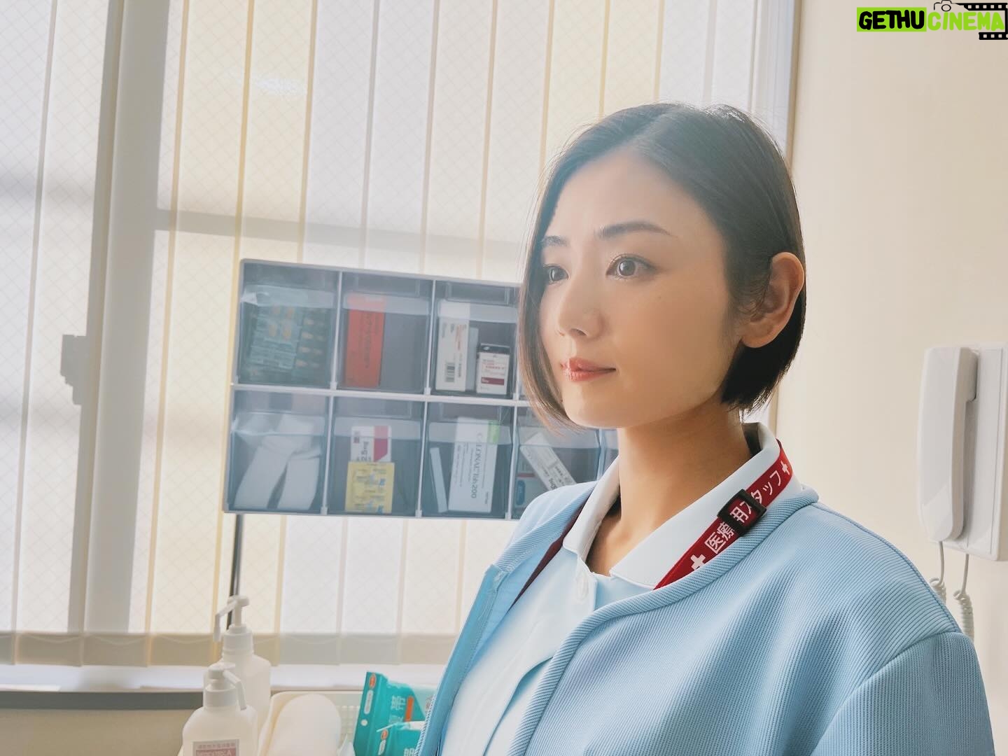 Moemi Katayama Instagram - 【ドラマ】 “グレイトギフト” 第3話 よる9時からテレビ朝日系にて 放送です 謎の殺人球菌“ギフト”をつくったのは誰?! その目的は..?? ギフトを巡るサバイバル医療ミステリー🩺 どなたが黒幕なのか...🦠 ぜひ推理しながら ご覧くださいませ🌟🌟🌟 見逃し配信は TVer TELASA にて! #グレイトギフト #テレビ朝日系木曜ドラマ #完全オリジナルドラマ #TVer #telesa #moemikatayama